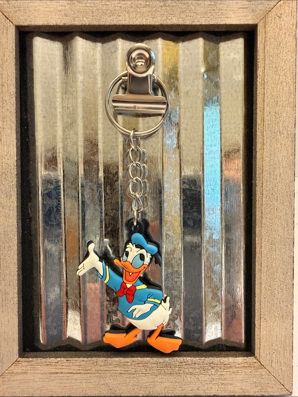 Disney Donald Duck PVC Key & Card Holder in Blue, White, Orange and Red